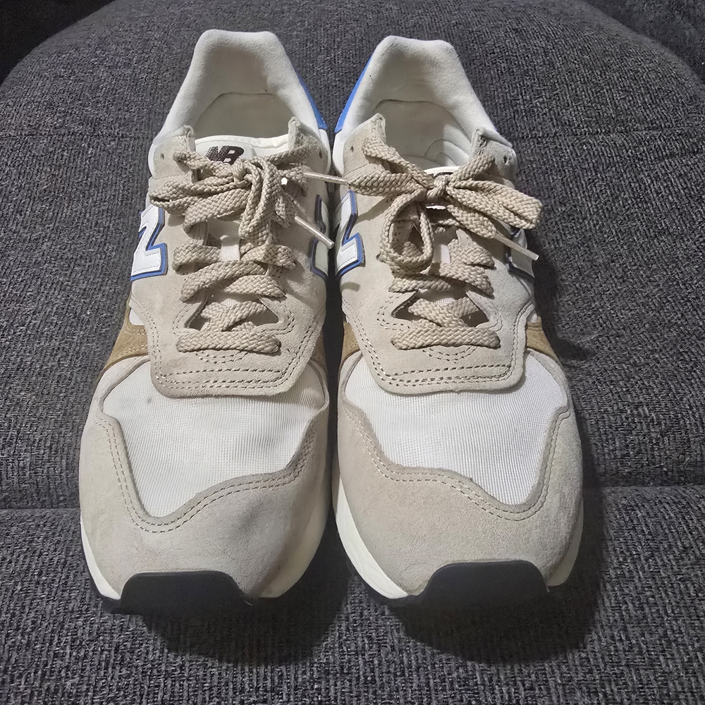 New Balance Men's Beige and Blue Sneakers